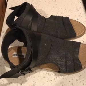 Not Rated sandals